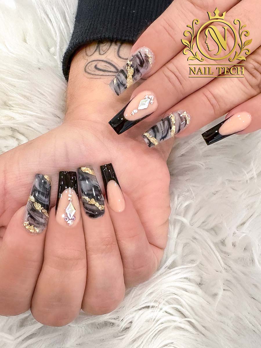 Nail Tech